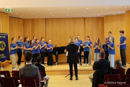 Na mladih svet stoji  (4)